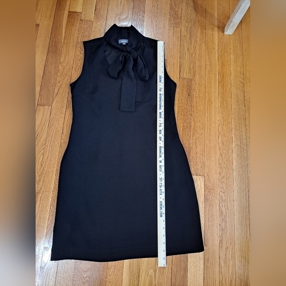 Neiman Marcus Women's Size 6 Black Sleeveless Dress Tie Neck Lined Modest Career - Picture 9 of 9